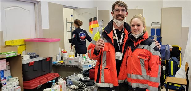 Hausarzt Jan Marcel Rahder aus Dithmarschen und Lebensgefährtin Inga Böcker waren eine Woche lang an der polnisch-ukrainischen Grenze im Einsatz.