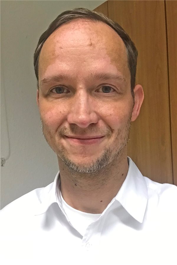 Corona-Hotspot: So erlebt ein Thüringer Landarzt die vierte Welle Hausarzt Michael Gottweiss hat zurzeit nicht selten 12-Stunden-Tage in der Praxis – und er ist nicht der Einzige.
