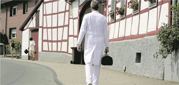 Hausarzt auf dem Land: Baden-Württemberg steht vor einer Ruhestandswelle bei Hausärzten. Eine wachsende Zahl an Regionen ist drohend unterversorgt.