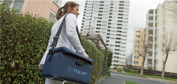 Hausbesuche wie hier im baden-württembergischen Bietigheim-Bissingen sind eine der zentralen Aufgaben der Versorgungsassistentin in der Hausarztpraxis (VERAH).