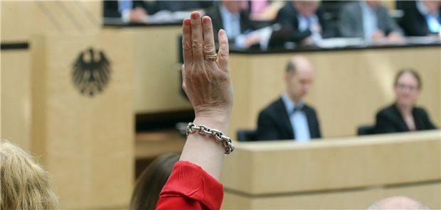 Heben die Mitglieder des Bundesrats am Freitag das letzte Mal die Hand zur Abstimmung über das Klinik-Transparenzgesetz? Bayern plädiert dafür, Einspruch einzulegen.