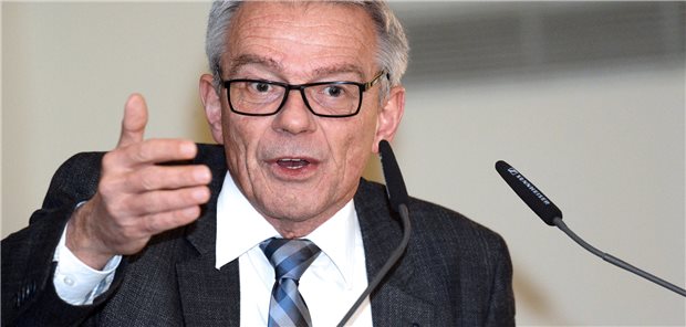 Hecken erinnert daran, dass die Pflege „bereits heute Beteiligungsrechte im G-BA“ habe.