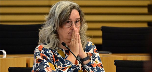 Ministerin Werner lehnt Landesgesundheitsamt für Thüringen ab Heike Werner (Linke), Gesundheitsministerin von Thüringen, im Plenarsaal des Thüringer Landtags.