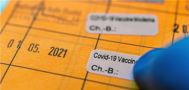 Tödlicher Corona-Ausbruch im Heim: Geldstrafe wegen Impfpass-Fälschung Heim-Mitarbeiterin mit gefälschtem Impfpass ist wegen Urkundenfälschung verurteilt worden.