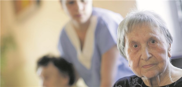 Wege aus der Negativspirale gesucht Heimbewohnerin: Gerade in Pflegeheimen werden Depressionen oft nicht erkannt.
