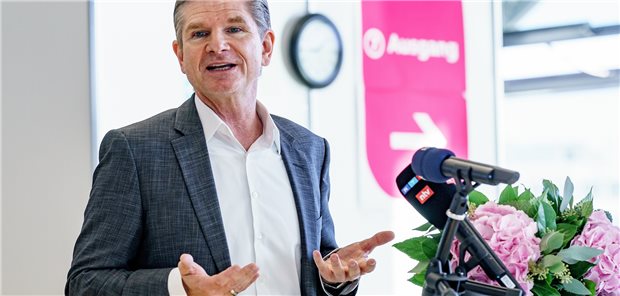 1,8 Millionen Corona-Impfungen in den 28 Zentren von Schleswig-Holstein Heiner Garg (FDP), Schleswig-Holsteins Gesundheitsminister, spricht am Freitag im Impfzentrum Schwedenkai. Die 28 Impfzentren im Land schließen am 26. September.