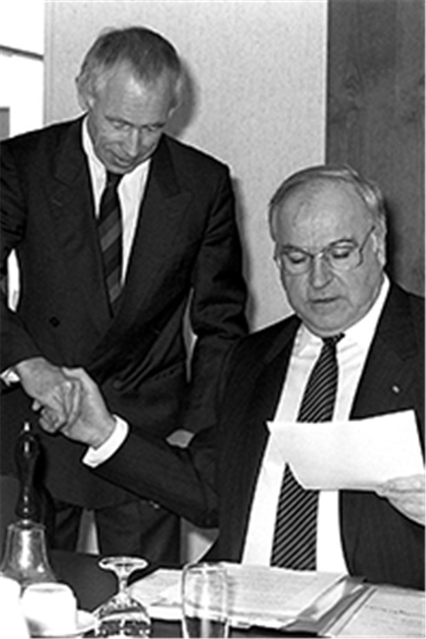 Helmut Kohl – Kanzler der Einheit Heiner Geißler war einer der wichtigen politischen Weggefährten von Helmut Kohl. © picture alliance