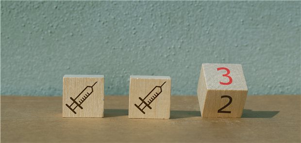 Booster-Tempo: In acht Wochen schon durch? Heiß begehrt, aber bald schon fertig? Die Booster-Impfkampagne gegen SARS-CoV-2.