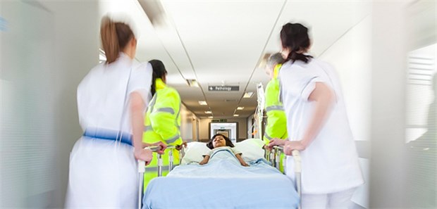 Zu viel Bürokratie, zu wenig Zeit für Patienten Hektischer Alltag: Angestellte Ärzte im Krankenhaus beklagen hohen Arbeitsdruck und Personalengpässe bei gleichzeitig zunehmender Bürokratisierung.