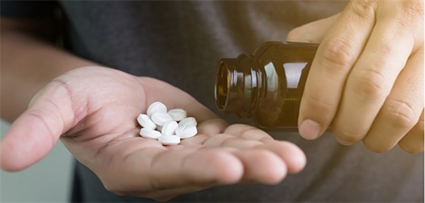 Jeder zweite Rentner hat zu wenig Vitamin D im Blut Helfen Nahrungsergänzungsmittel gegen den bei älteren Menschen weit verbreiteteten Mangel an Vitamin D und anderen Vitaminen?