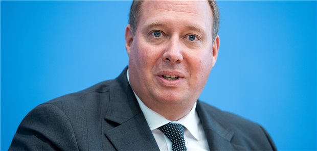 Kanzleramtsminister Braun: Wohl noch keine Corona-Impfungen in diesem Jahr Helge Braun, Chef des Bundeskanzleramtes geht nicht davon aus, dass der Impfstoff gegen Corona noch in diesem Jahr in Deutschland verabreicht wird.