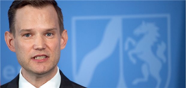 SARS-CoV-2-Infektionen: Diskussion um Heinsberg-Studie Hendrik Streeck, Direktor des Institut für Virologie an der Uniklinik in Bonn, präsentierte die ersten Zwischenergebnisse des Forschungsprojekts «Covid-19 Case-Cluster-Study», das derzeit in Heinsberg durchgeführt wird.