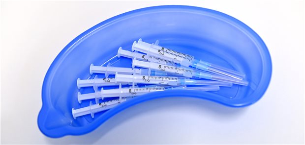 COVID-Booster: Orientierung gesucht beim Einsatz von Varianten-Impfstoffen Herkömmliche Vakzine wie die bislang eingesetzten mRNA-Impfstoffe nutzen oder auf Varianten-Impfstoffe warten? Bei der Wahl des Impfstoffs stehen Ärzte jetzt vor dem Dilemma, Impfwilligen in den nächsten Wochen mehrere Optionen anbieten zu können. (Symbolbild)