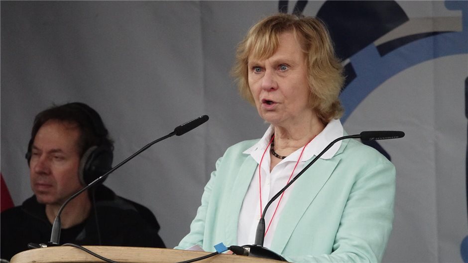 "Herr Lauterbach, wir bieten Ihnen eine Sitzung an", sagte Rosemarie Wagner. "Hö...