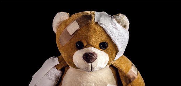 Herumdoktern heißt, zu versuchen jemanden mit dilettantischen Methoden zu heilen. Das hat wenig mit dem ärztlichen Alltag zu tun. Sollte sich das ändern?