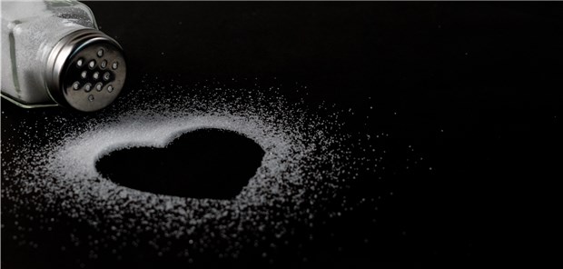 Salzersatz senkte den Blutdruck einer ganzen Region Herz aus Salz: Mit einem Salzersatzprodukt aus 75 Prozent Natrium und 25 Prozent Kalium ließ sich der Blutdruck in der Bevölkerung senken.