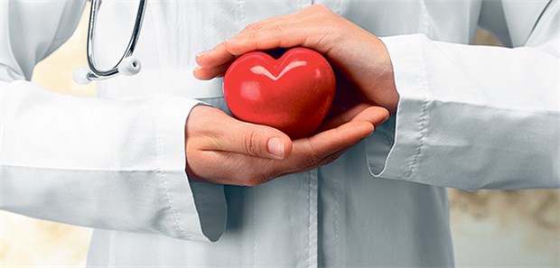 Herz in guten Händen: Bei Herzinsuffizienz zeichnet sich eine neue wirksame Therapie ab.