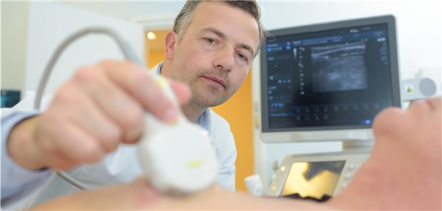 Herzinsuffizienz: Innerhalb kurzer Zeit haben sich drei neue Therapieansätze als vielversprechend für Patienten mit reduzierter Ejektionsfraktion herausgestellt.