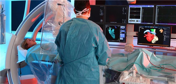 Große Qualitätsunterschiede bei Herzklappen-Op Herzklappen-Op? Über Qualitätsunterschiede bei der TAVI informiert der Gesundheitsnavigator der AOK.