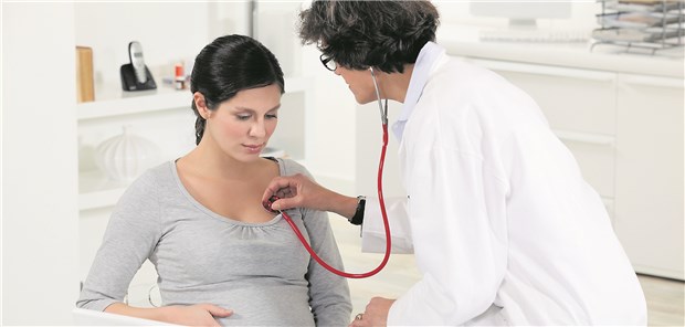 Arzt lässt sich von Patientinnen blasen Arzt lässt sich von Patientinnen blasen