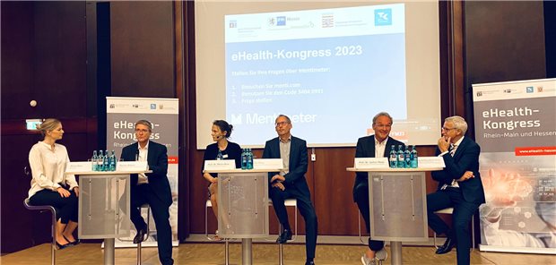 Hessens Gesundheitsminister Kai Klose (3. v.r.) nutzte den 9. eHealth-Kongress Rhein-Main und Hessen am Mittwoch als Bühne für sein Bekenntnis zur KI im medizinischen Versorgungsalltag.
