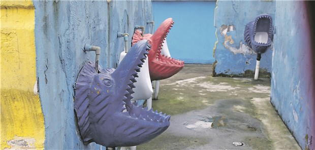 Die kleinen Toiletten-FAQ Hier beißt hoffentlich keiner zu! Öffentliche Pissoirs in Tierkopfform im chinesischen Chongqing.