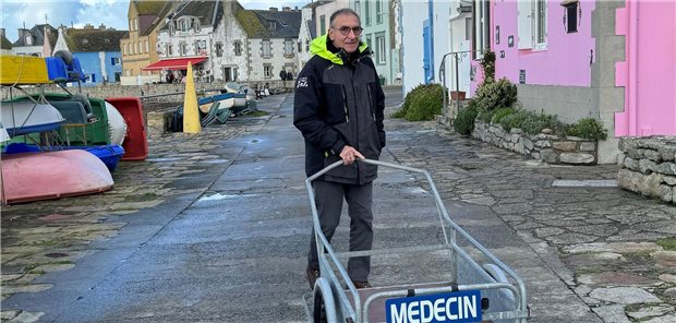 „Hier bin ich nicht nur der Arzt, sondern der einzige erreichbare Gesundheitsberufler, einschließlich Apotheker“, sagt Bernard Pino.