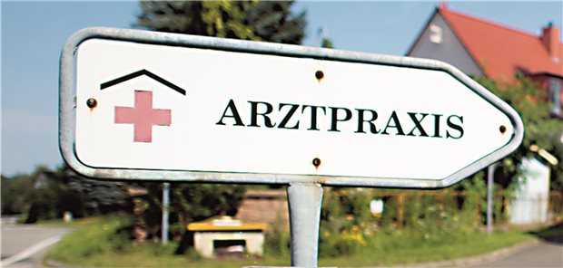 1000 Zentren sollen die hausärztliche Versorgung retten Hier geht es lang zur Arztpraxis – oder bald doch nicht mehr? Einer Studie zufolge werden 2035 Tausende Hausärzte fehlen.