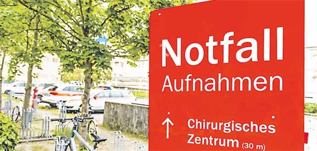 Jeder zweite Patient kein echter Notfall Hier geht es zur Notaufnahme: Diesen Weg schlagen viele Patienten ein, denen auch ambulant geholfen werden könnte.
