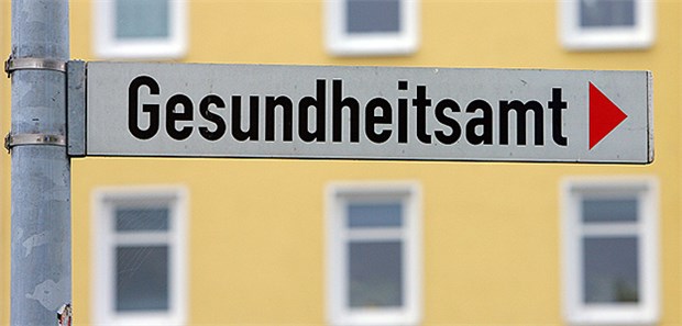 Um den ÖGD steht es schlecht Hier geht's lang zum Gesundheitsamt. Den Weg dorthin sollen auch mehr neue Ärzte finden, wünschen sich BÄK und RKI.