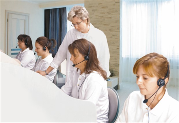 Telemedizin: Noch kämpft jeder für sich Hier kommen die Patientendaten an: im telemedizinischen Service-Center von Vitaphone.