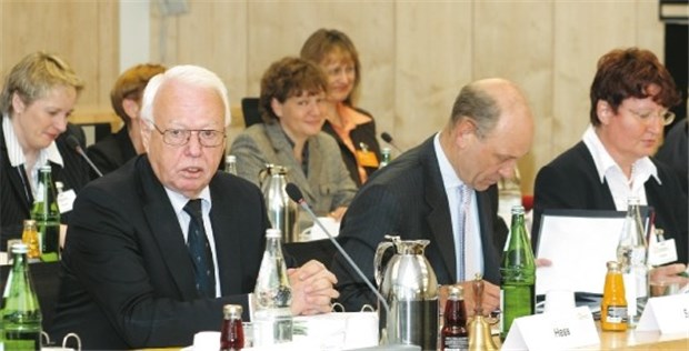 Der Gemeinsame Bundesausschuss ist Herr im Haus - dem Ministerium bleibt wenig Macht Der Gemeinsame Bundesausschuss ist Herr im Haus - dem Ministerium bleibt wenig Macht