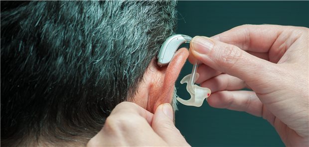 Hörgeräte: Für Patienten ein teures Vergnügen High-End am Ohr? Wer mehr wünscht als die Standardtechnik, muss tief in dieeigene Tasche greifen.
