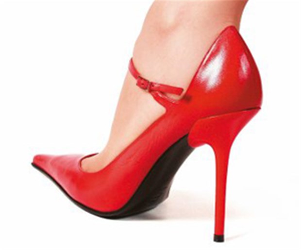 Hohe Absätze machen die Venenpumpe schlapp High Heels: Genuss für die Augen, aber Stress für die Waden.