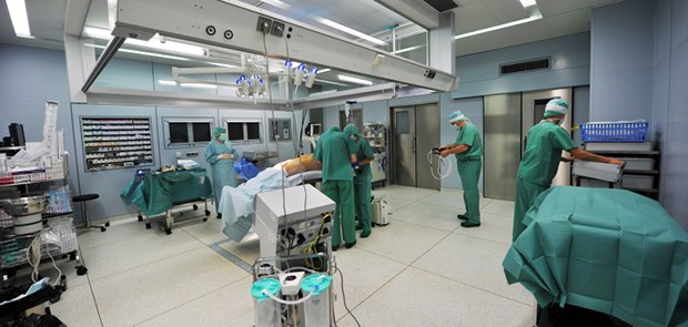 Länder sparen bei Kliniken High-Tech im OP-Saal: Können die Länder die Investitionen in die Kliniken noch stemmen?