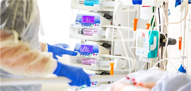 Fresenius expandiert im Biosimilargeschäft Hightech Infusionspumpe. Fresenius hat sich mit dem US-Anbieter Iveniux jetzt eines der fortschrittlichsten Pumpen-Systeme geholt.