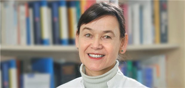 „Bei beschleunigten Zulassungen bleiben viele Fragen offen“ Hilfreich für Ärzte wäre auch eine bessere Einbindung von Leitlinien in dieVerordnungssoftware, meint Prof. Petra Thürmann.