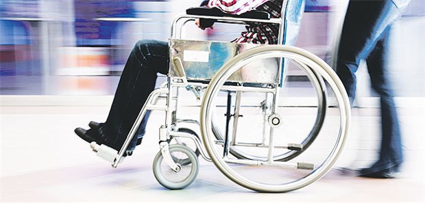 MedTech unterstützt Petition für Ausschreibungsstopp Hilfsmittel im Betrieb: Oft dauere es zu lange, bis Patienten einen Rollstuhl bekommen, moniert der Petentent Gerhard Marx, der ein Ausschreibungsverbot bei Rollstühlen fordert.