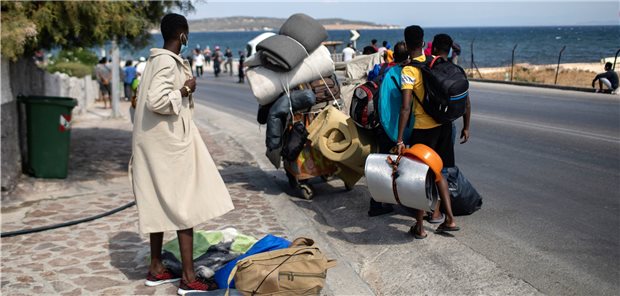 Mehr Schutz von Flüchtlingen vor Corona angemahnt Hilfsorganisationen fordern im neuen Weltrisikobericht einen besseren Schutz für Flüchtlinge (hier auf der griechischen Insel Lesbos) vor den Folgen der Corona-Pandemie.