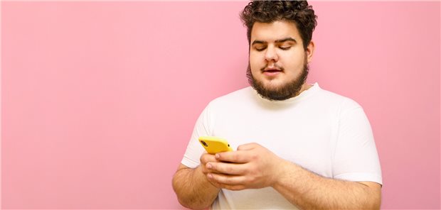Hilft eine App bei Adipositas? (Symbolbild mit Fotomodell)