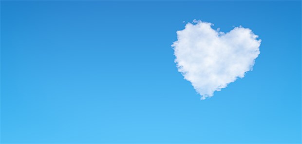 Himmel mit Herz: Saubere Luft wäre optimal für das Herz; schadstoffbelastete dagegen führt zu mehr PCI, so eine Studie.