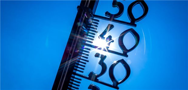 RKI-Sachstandsbericht: Wie sich Klimawandel auf Gesundheit auswirkt Temperaturskala vor blauem Himmel; die Sonne blitzt durch die Zahlen.
