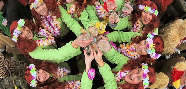 Prävention, bleib‘ uns im Fasching gestohlen Hoch die Tassen! An Fastnacht dürfen wir die allgegenwärtige Prävention auch ruhig mal vergessen.