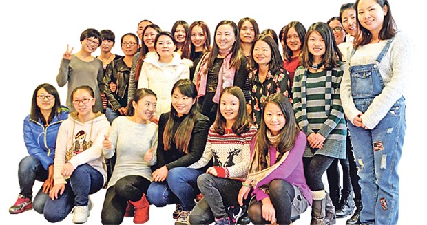 Fleißige Pflegerinnen aus China im Schwabenland Hoch motiviert um in deutschenPflegeheimen zu arbeiten:Junge Frauen aus China.