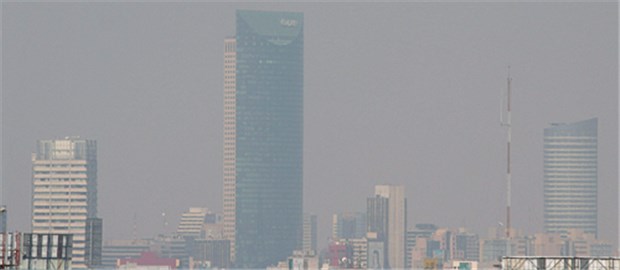Rettungsaktion für eine Millionenmetropole Hochhäuser im Smog: Mexiko-Stadt hat massive Umweltprobleme.