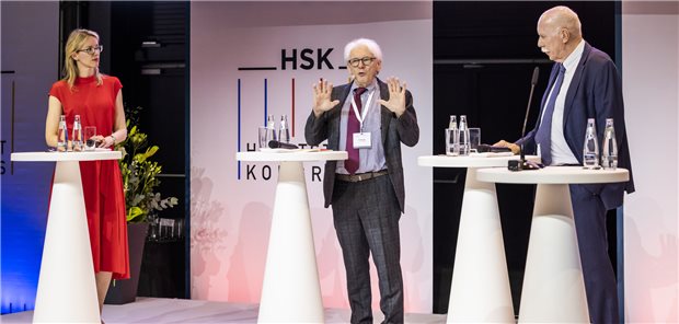 Hochpreisige Therapien provozieren ethische Debatte (v.l.) Professor Alena Buyx, Vorsitzende des Deutschen Ethikrats, Professor Karl Max Einhäupl und Professor Manfred Dietel (Charité).