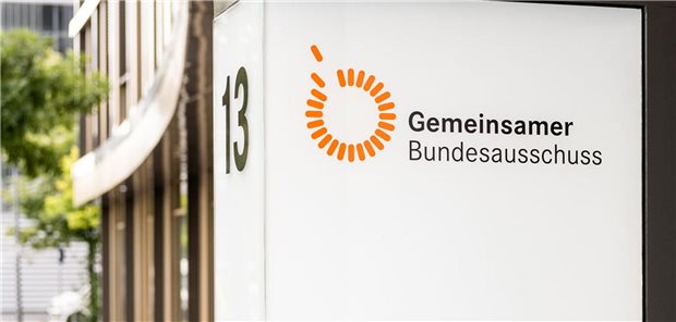 Schild vor dem Sitz des Gemeinsamen Bundesausschusses
