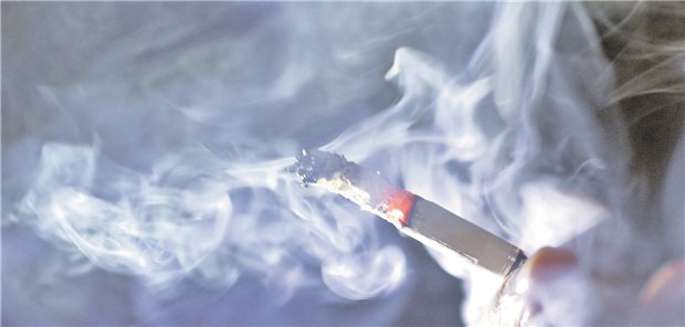 Höhere Lebenserwartung und weniger Personen, die rauchen? Das gibt es im Süden. Wie sich das Rauchen auf die Lebenserwartung auswirken könnte, hat das Bundesinstitut für Bevölkerungsforschung unter die Lupe genommen.