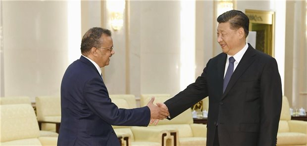 WHO nur noch Spielball der Supermächte? Hofknicks? Chinas Staatspräsident Xi Jinping (r.) empfängt Ende Januar in Peking WHO-Generaldirektor Tedros Adhanom Ghebreyesus.