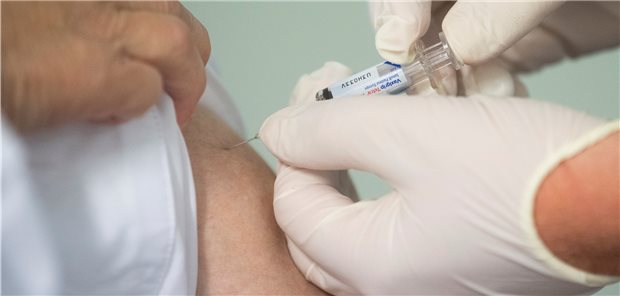 Grippe-Impfstoff in vielen Praxen schon komplett aufgebraucht Hohe Impfbereitschaft der Ärzte: 96 Prozent der haus- und fachärztlichen Internisten impfen ihre Patienten regelmäßig gegen die saisonale Grippe.